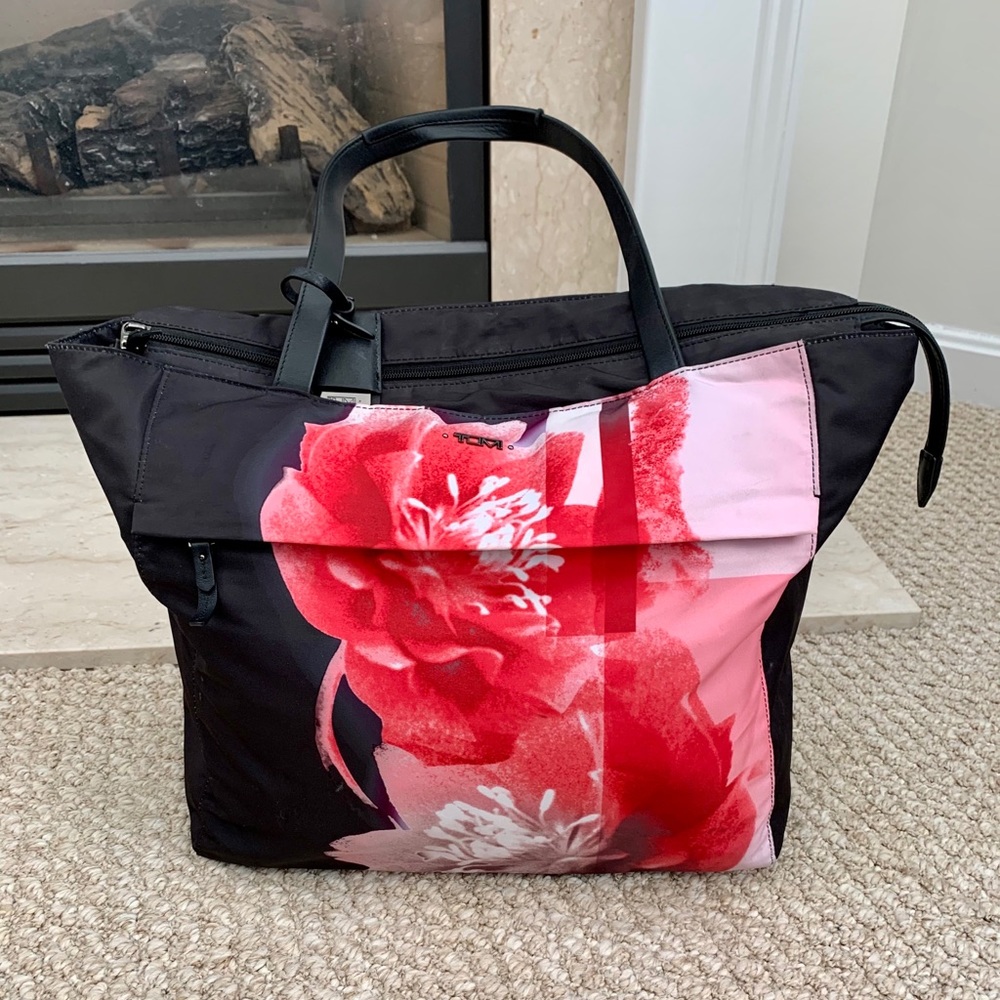 Tumi Voyager Tote—Red Floral